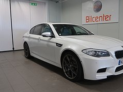 BMW M5 DCT Feritta Kamera 560HK Svensksåld Pärlvit