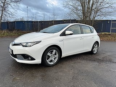 Toyota Auris Hybrid Auto Navi Låg mil Euro 6 Bak kamera