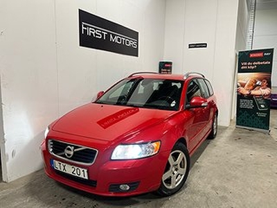 Volvo V50 D2 Momentum Euro 5/nyservad/två ägare/baksensorer