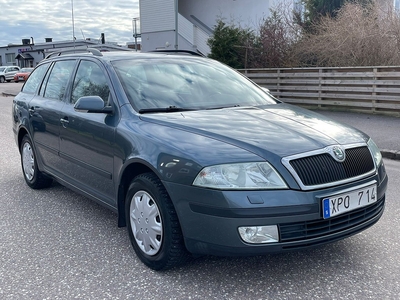 Skoda Octavia Kombi 1.6 MPI/ Ny Besiktigad/ Drag