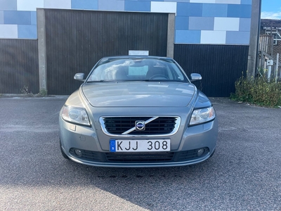 Volvo S40 2.0 D Momentum 136hk Nybesiktigad