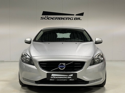 Volvo V40 D2 Kinetic D-värmare Dragkrok Låg skatt Ink V-hjul