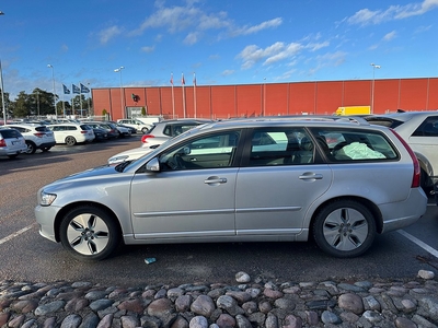 Volvo V50 D2 Momentum Classic Se skick Svensksåld