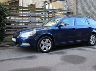 Skoda Octavia Kombi 1.6TDI Elegance / Bluetooth / Drag / Värmare