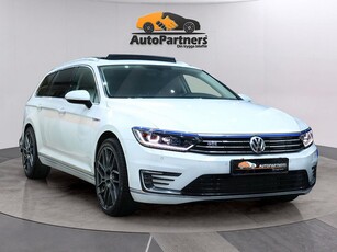 Volkswagen Passat Variant GTE 218hk PANORAMA 19