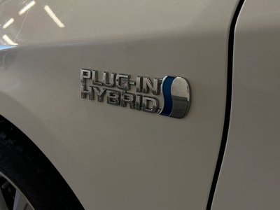 Toyota Prius Plug-in Hybrid 1.8 VVT-i + 3JM Plug-in CVT