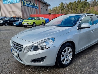 Volvo V60D4 AWD AUTO Momentum SKINN TAKLUCKA DRAG 2013, Kombi