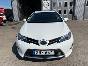 Toyota Auris Hybrid e-CVT AUTOMAT M-VÄRMARE B-KAMERA