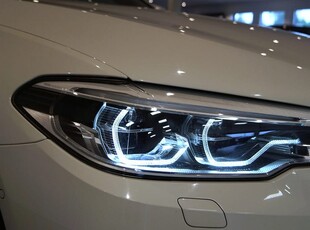 BMW 530e iPerformance Sedan M-Sport Cockpit H/K