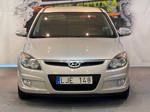 Hyundai i30 1.6 CRDI AUTOMAT NY BESIKTAD NY SERVAD