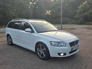 Volvo V50 D2 Momentum/Skinn/Drag/Ny besikt