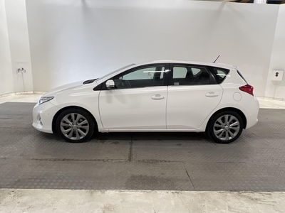 Toyota Auris Hybrid e-CVT, 136hk, 2013