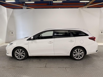 Toyota Auris Touring Sports Hybrid 136hk Executive MoK B-kam