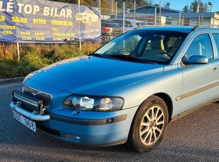 Volvo V702.5 T automat Business Euro 4 ny servad ny besikta 2004, Kombi