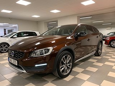 Volvo V60 Cross Country D3 Summum VOC Navi Helskinn