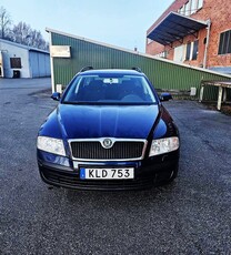 Skoda Octavia Kombi 1.6 FSI Ny besiktat & Drag & Kamkedja