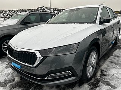 Skoda Octavia Combi 2024 STYLE DSG DRAG/VÄRMARE LAGERBIL