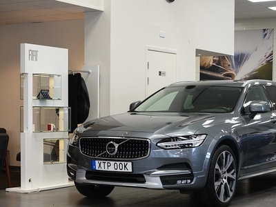 Volvo V90Cross Country D4 Momentum Helläder H K® Pano 2020, Kombi