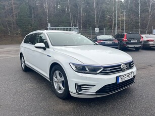 Volkswagen Passat Kombi GTE 1.4 TSI 218hk Kamera Dragkrok