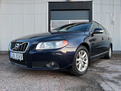 Volvo V70 2.4D Momentum Helskinn Värmare 2 brukare 175hk