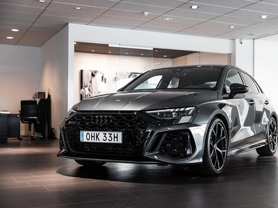 Audi RS3Sportback Q S-tronic Keramiska Head-Up Navi 2022, Halvkombi