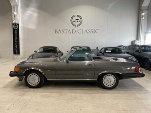 Mercedes-Benz SL 560 R107