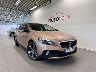 Volvo V40 Cross Country D2 120hk Momentum/Pano/Drag/H&K Ljud