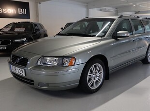 Volvo V70 2.5T Classic Momentum AUT DRAG LÄDER VINGE NYBES