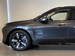 BMW iX xDrive40 Sportpaket H/K Adaptiv Farth. Drag