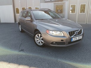 Volvo V70 D3 163 HK Momentum Svensksåld Värmare Drag