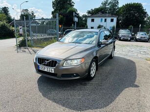 Volvo V70 2.0 145HK MOMENTUM / VÄRMARE / DRAG