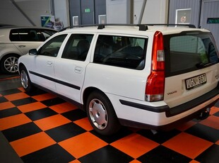 Volvo V70 2.4 Business / Automat / Låga mil / Drag (170hk)