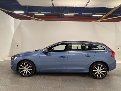 Volvo V60 D4 190hk AWD Momentum D-Värm Dragkrok Halvskinn