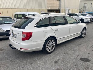 Skoda Superb Kombi 2.0 TDI 4x4 Elegance Drag D-Värm 170hk