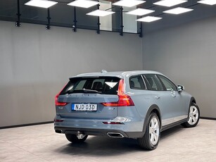 Volvo V60 Cross Country B4 AWD / Drag / Nav / VOC / Nyservad