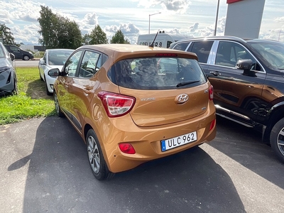 Hyundai i10 Premium 1.2 87hk LÅGA MIL!