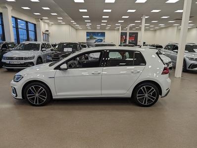 Volkswagen Golf GTE | 204 hk | Parkeringsvärmare | Adaptiv farth.