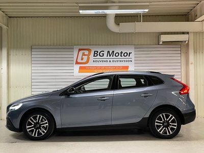 Volvo V40 Cross Country D3 150HK Momentum Aut D-värm/VOC