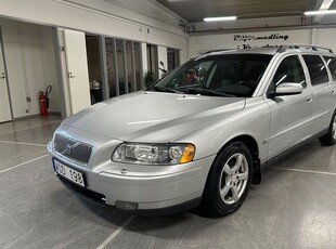 Volvo V702.4 Kinetic Euro 4 Dragkrok Halvskinn 2005, Kombi