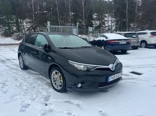 Toyota Auris Hybrid e-CVT 136hk AUT Backkamera Navi Nyservad