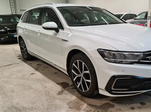 Volkswagen Passat Sportscombi GTE 1.4 TSI GTE *Drag *Värmare