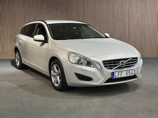 Volvo V60 T3 Manuell 150 HK Momentum I Dragkrok I PDC I S&V hjul I 4,99% R