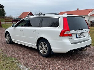 Volvo V70 D4 AWD Aut Momentum Drag Värmare Glastak VOC Rattv