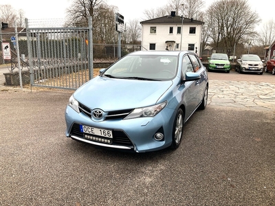 Toyota Auris 1.6 132HK 5D / BACKKAMERA / DRAG