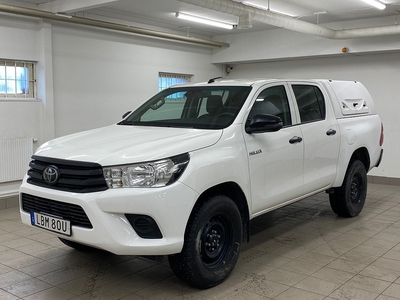 Toyota Hilux Dubbelhytt 2.4 AWD EU6 DRAG KÅPA M-VÄRMARE Moms