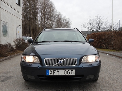 Volvo V70 2.4 Business Euro 4 DRAGKROK SKINN KAMREM BYTT AC