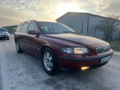 Volvo V70 2.4 T Fint skick! Riklig utrustning.Lev Nybes UA