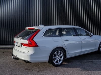 Volvo V90 D3 Momentum, Advanced Edition, VOC & Navigation