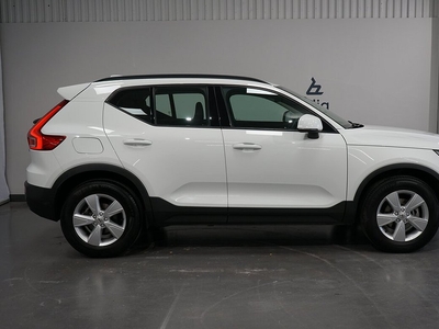 Volvo XC40 T2 FWD Momentum Core LED-Ramp 12 månader Fritt Serviceavtal