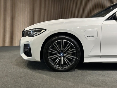 BMW 330e Touring M sport plug-in I Dragkrok I GPS I Carplay I Årskatt 360